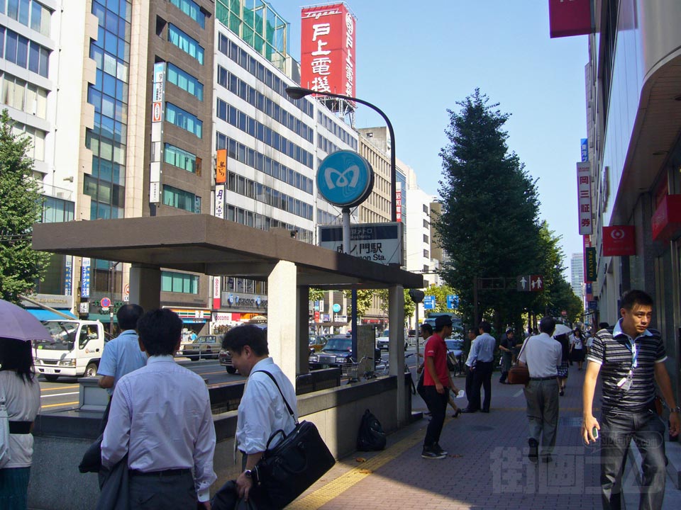 東京メトロ虎ノ門駅前写真画像