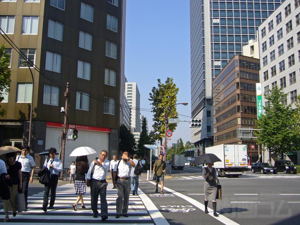 西新橋一丁目交差点写真画像
