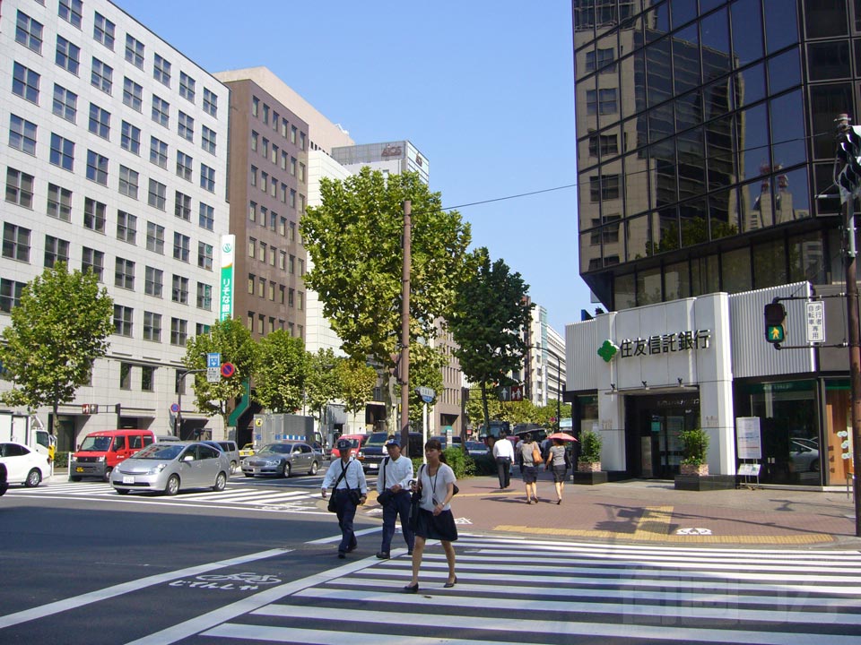 西新橋一丁目交差点写真画像