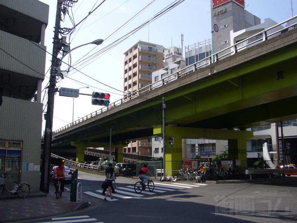 鶯谷駅前交差点