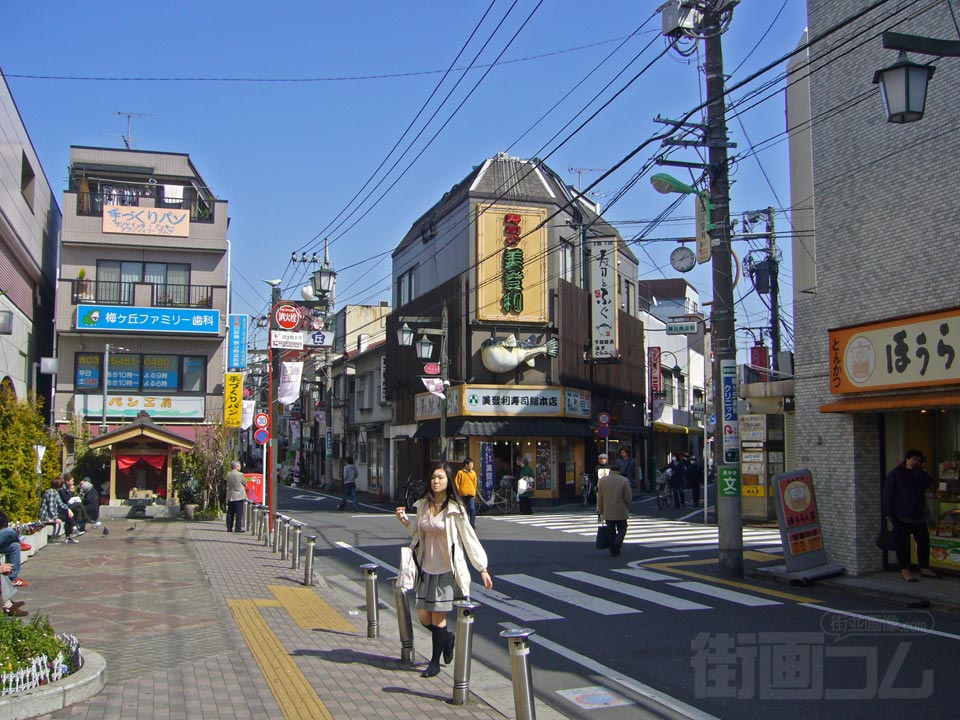 小田急梅ヶ丘駅南口前写真画像