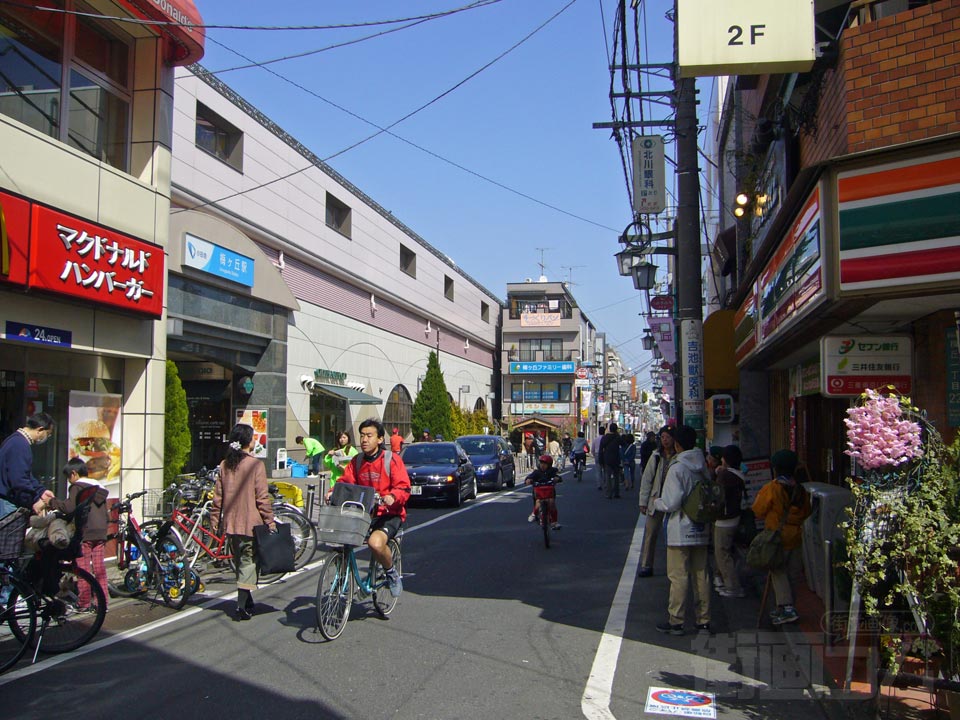 小田急梅ヶ丘駅南口前写真画像