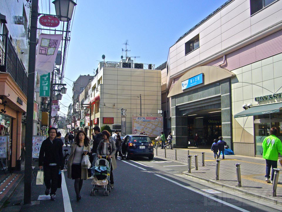 小田急梅ヶ丘駅南口前写真画像