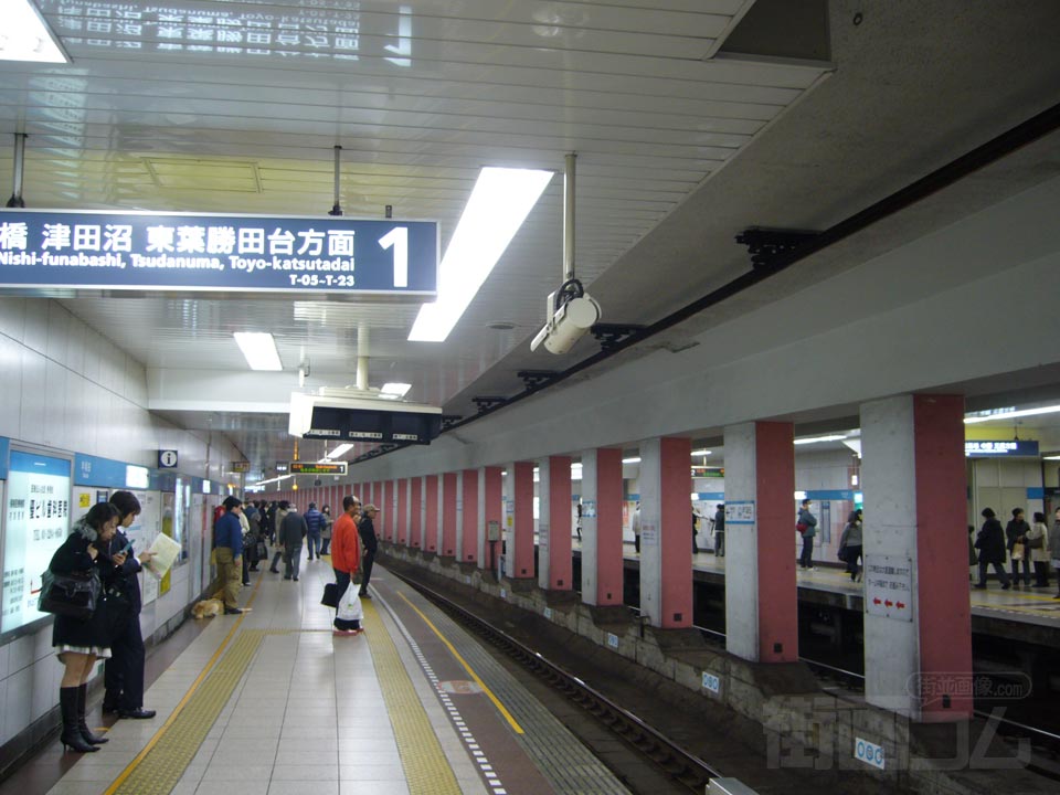 東京メトロ早稲田駅ホーム(東京メトロ東西線)