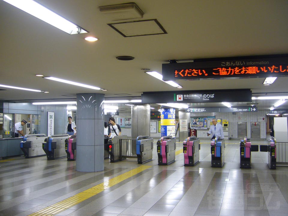 東急用賀駅改札口