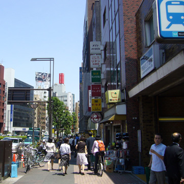 東京都新宿区四谷三丁目駅前写真画像
