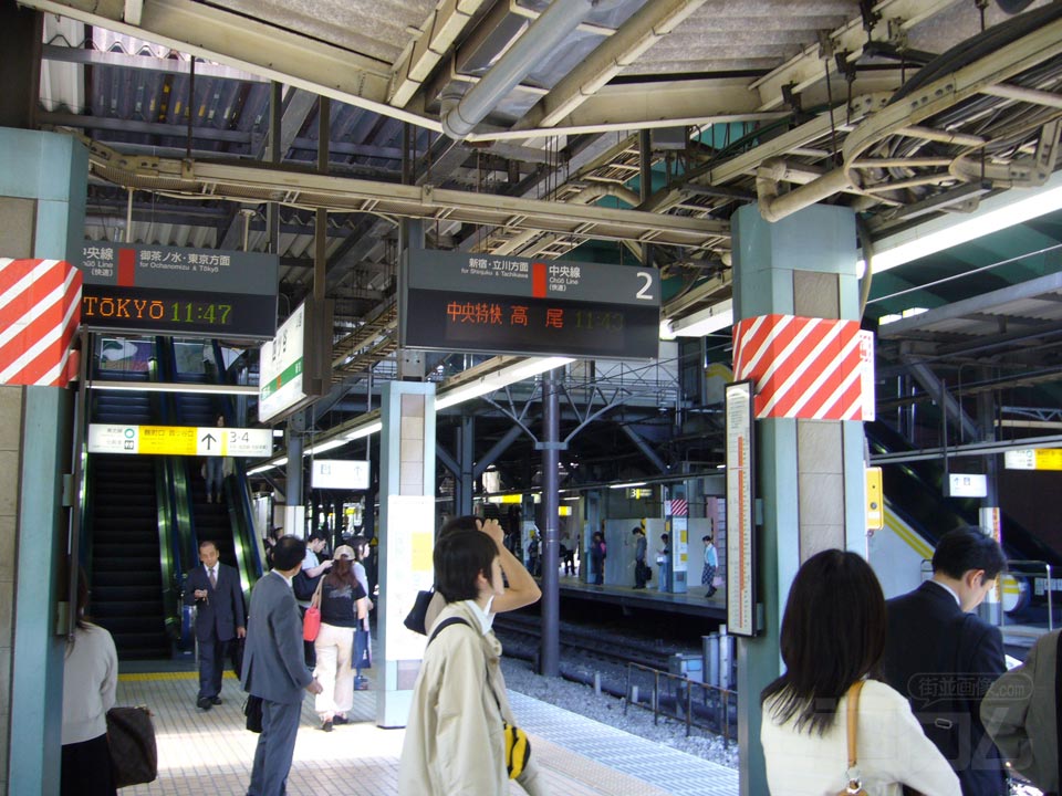 JR四ッ谷駅ホーム(JR中央線快速)
