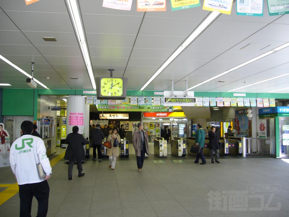 JR代々木駅南口写真画像