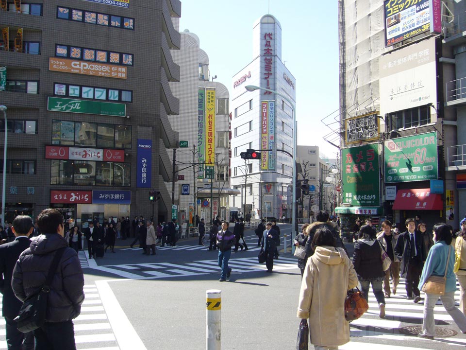 代々木駅交差点写真画像