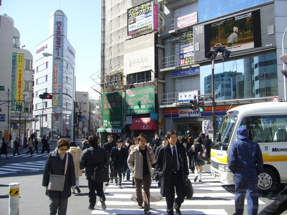代々木駅交差点写真画像