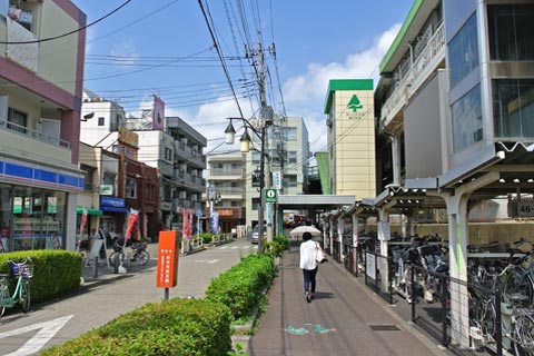 府中本町駅北交差点写真画像