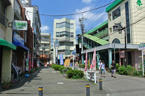 府中本町駅北交差点写真画像