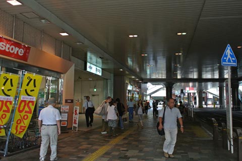 京王府中駅前写真画像