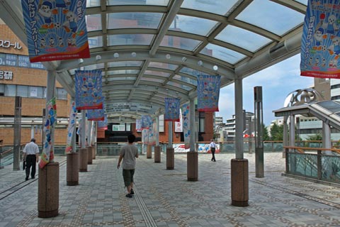 京王府中駅北口前写真画像