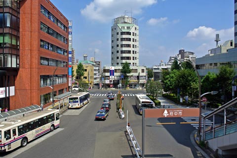 京王府中駅北口前写真画像
