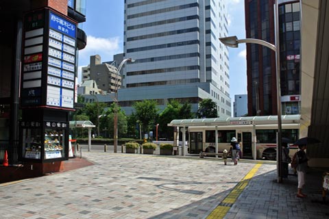 京王府中駅北口前写真画像