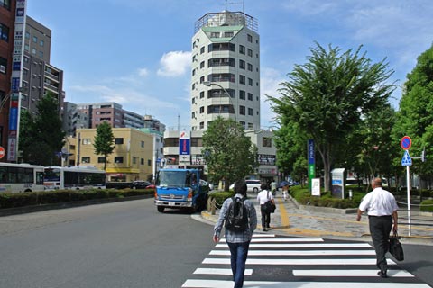 京王府中駅北口前写真画像