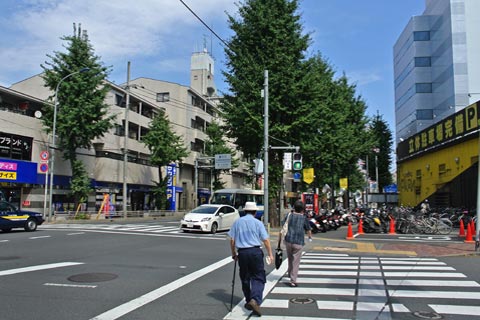府中警察署前交差点写真画像