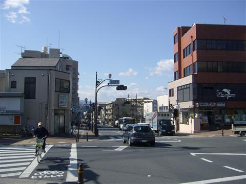 福生駅西交差点写真画像
