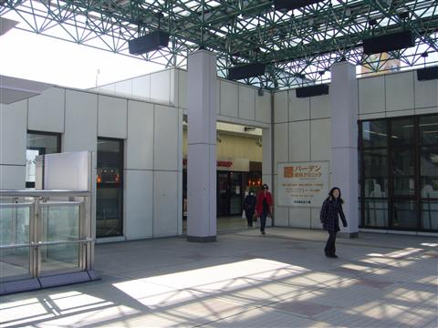 JR福生駅東口写真画像