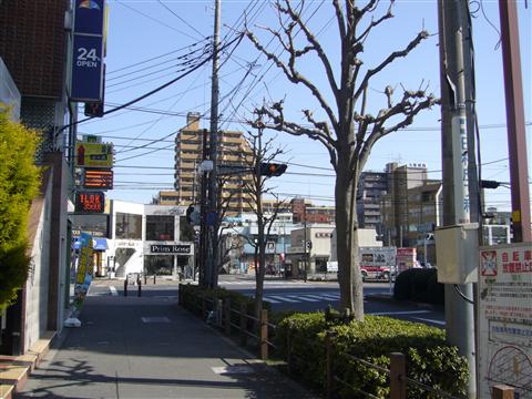 福生駅東口交差点写真画像
