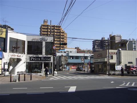 福生駅東口交差点写真画像