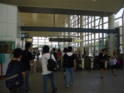 JR八王子みなみ野駅改札口写真画像