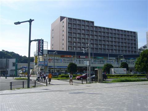 八王子みなみ野駅入口交差点写真画像