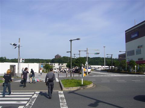 八王子みなみ野駅入口交差点写真画像