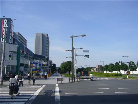 八王子みなみ野駅入口交差点写真画像