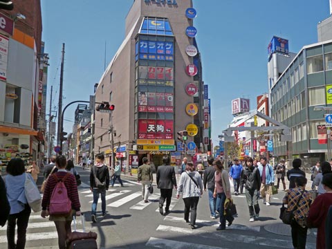 八王子駅前スクランブル交差点写真画像