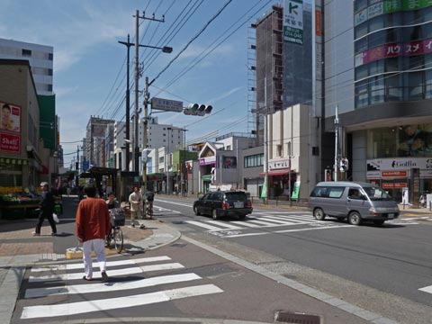 八王子駅入口西交差点写真画像