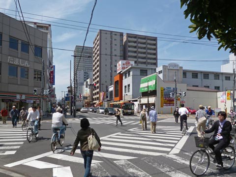 八日町交差点写真画像