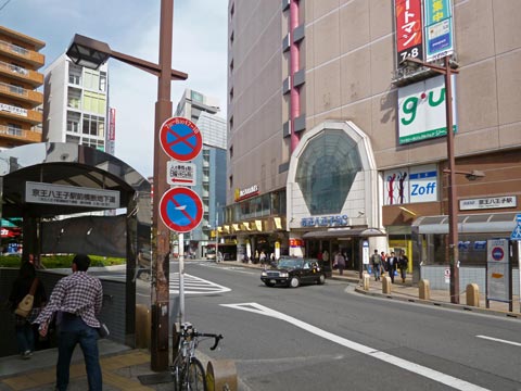 京王八王子駅中央口前写真画像