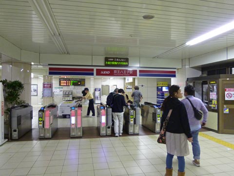 京王八王子駅改札口写真画像