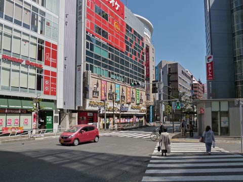 京王八王子駅中央口前写真画像