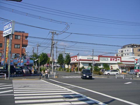 狭間駅入口交差点写真画像