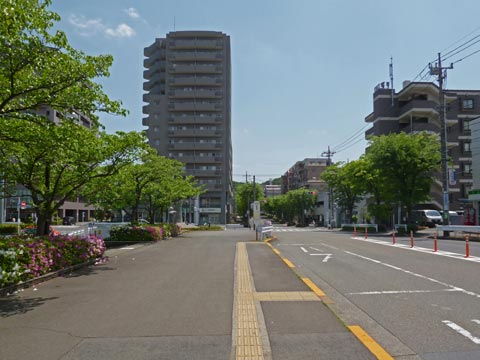 京王稲城駅北口前写真画像