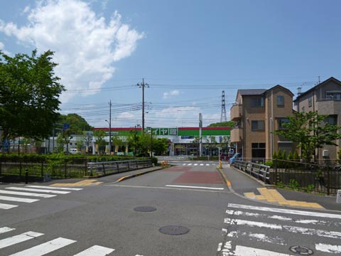 京王稲城駅北口前写真画像