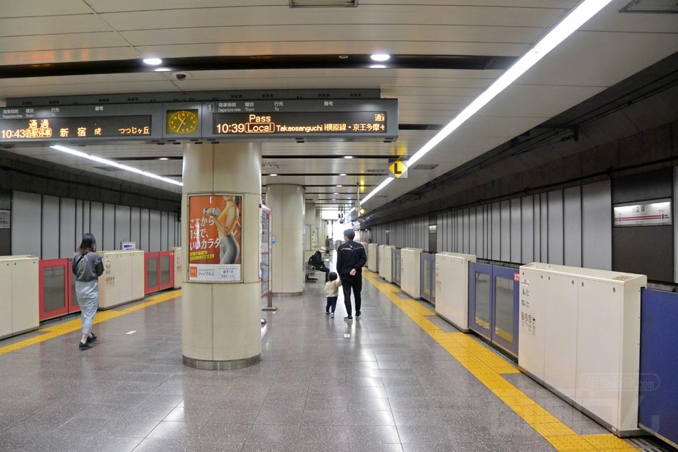 京王国領駅ホーム(京王線)