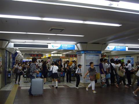小田急町田駅西改札口写真画像