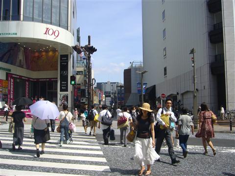 JR町田駅前北交差点写真画像