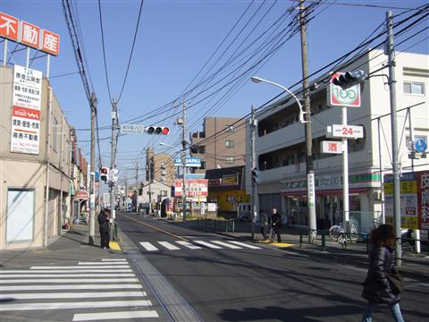南平駅入口交差点写真画像