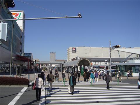 南大沢駅前交差点写真画像