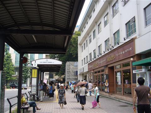 JR三鷹駅北口写真画像