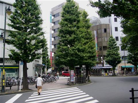 JR三鷹駅北口写真画像