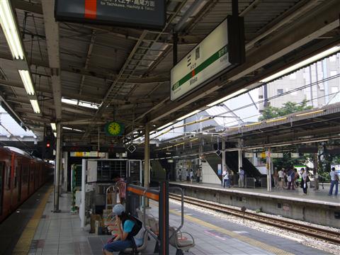 JR三鷹駅写真画像