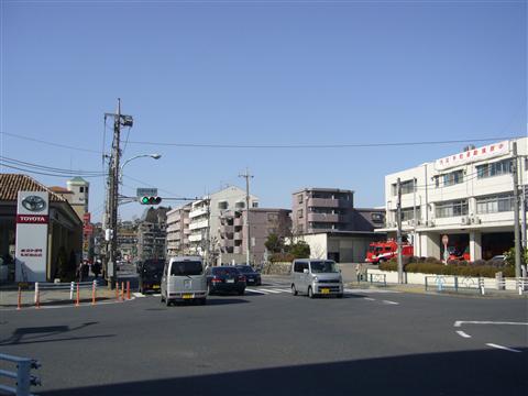 多摩消防署前交差点写真画像