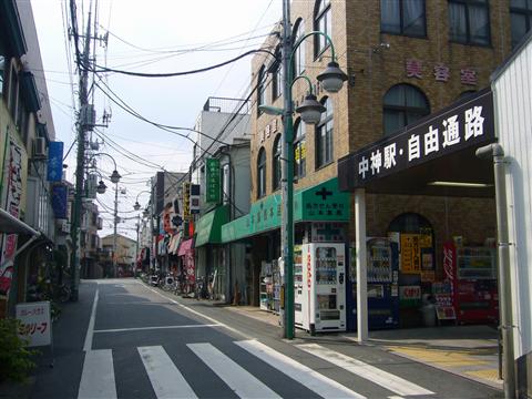 JR中神駅南口前写真画像