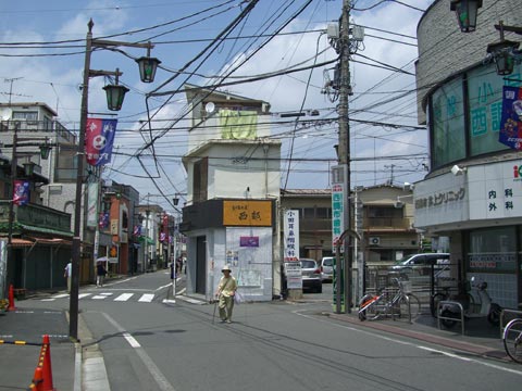 西調布駅前通り写真画像